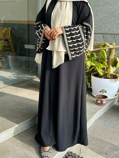 Keffiyeh Sleeve Abaya - Black