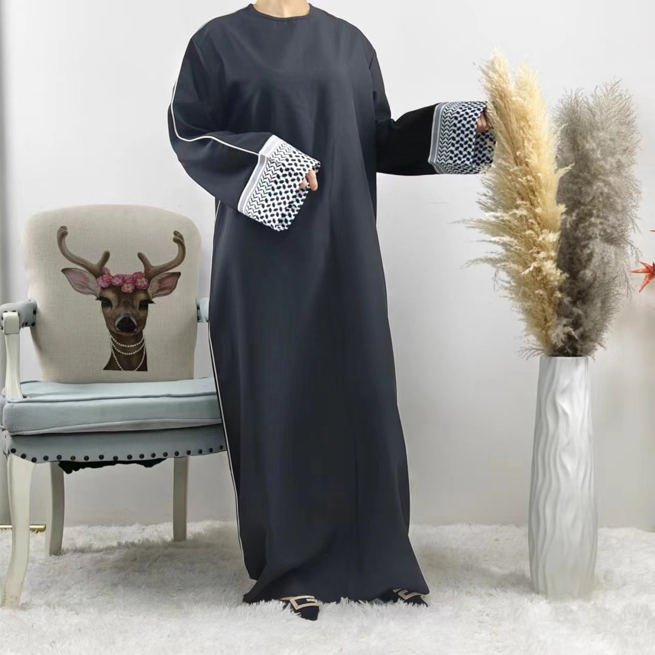 Keffiyeh Sleeves Closed Abaya in Black (clearance item online only)