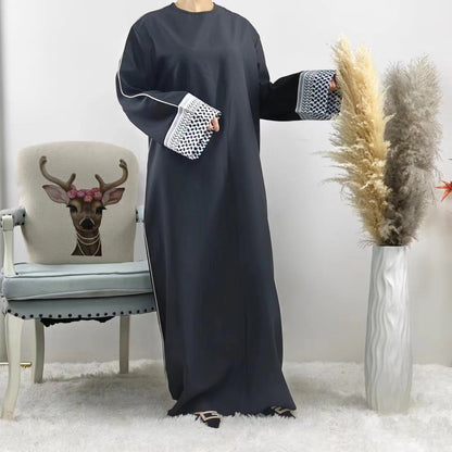 Keffiyeh Sleeves Closed Abaya in Black (clearance item online only)
